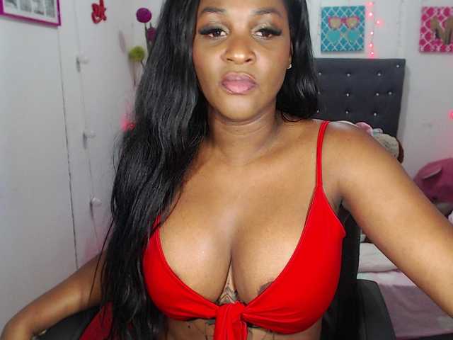 Fotografie miagracee Welcome to my room everybody! i am a #beautiful #ebony #girl. #ready to make u #cum as much as you can on #pvt. #sexy #mature #colombian #latina #bigass #bigboobs #anal. My #lovense is #on! #CAM2CAM #CUMSHOW GOAL