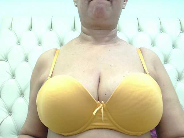 Fotografie MilfPleasure1 50 tits .. 100 open pussy im flexible .. 65 anal ... 200 naked and play with toy