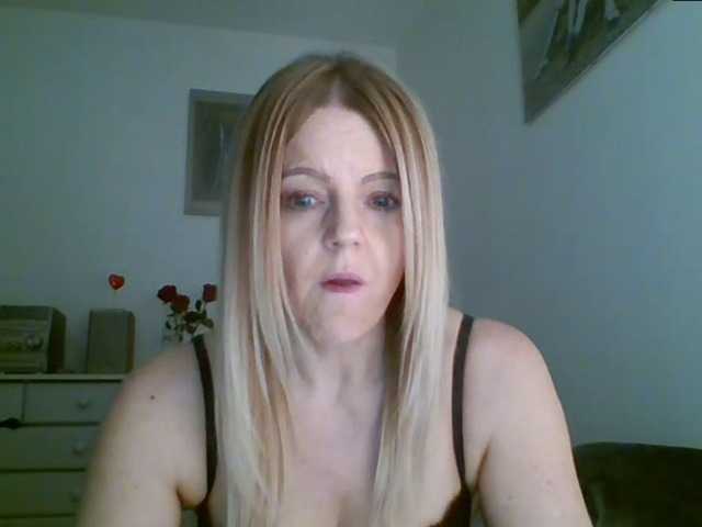 Fotografie MilfSusanna If you wanna play, join me up in pvt and lets;) i love to dance;) and play...