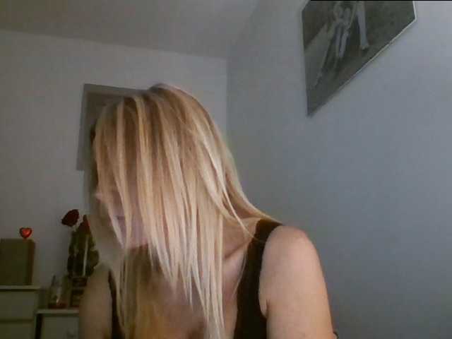 Fotografie MilfSusanna If you wanna play, join me up in pvt and lets;) i love to dance;) and play...