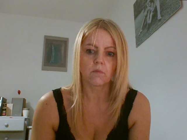 Fotografie MilfSusanna If you wanna play, join me up in pvt and lets;)i love to dance;) and play...