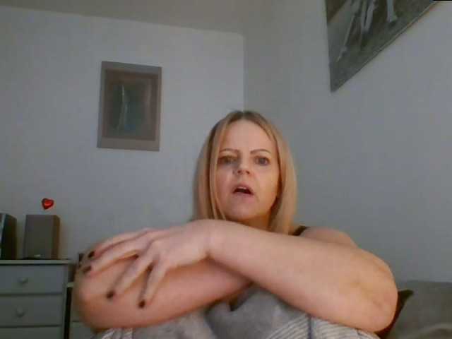 Fotografie MilfSusanna If you wanna play, join me up in pvt and lets;)i love to dance;) and play...