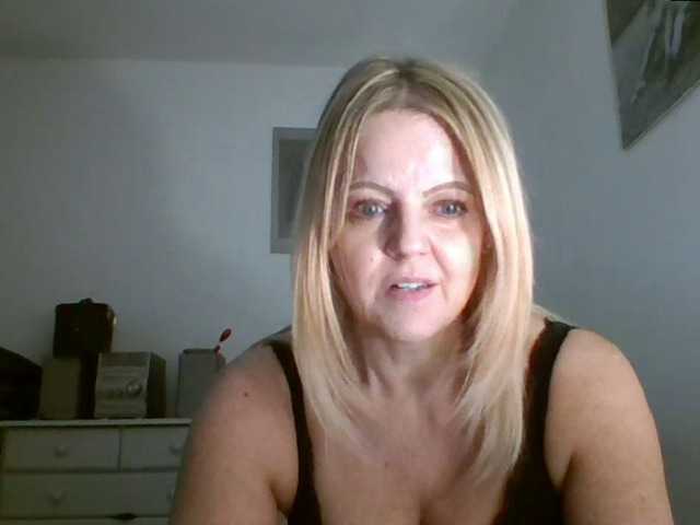 Fotografie MilfSusanna If you wanna play, join me up in pvt and lets;)i love to dance;) and play...