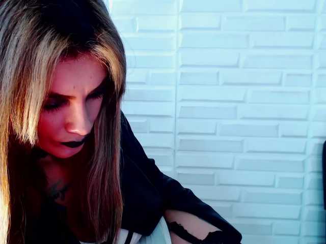 Fotografie MollyReedX Naughty Tiffany wants a good fuck, can someone put something hard inside me really hard? @goal♥lovense on♥pvt open 626