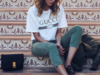 Chat video erotica MonicaGucci