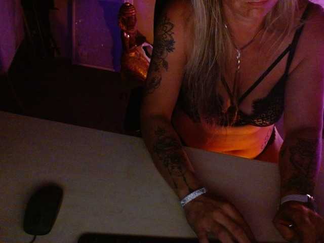 Screenshot di trasmissione Ashley-Rose