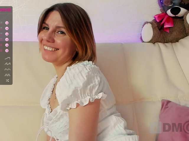 Fotografie _Risha_ Hi, I'm Arisha! I undress in private, toys only in full private. Lovense: 2/10/40/100/200, special commands 102/103/104/105, random 35.