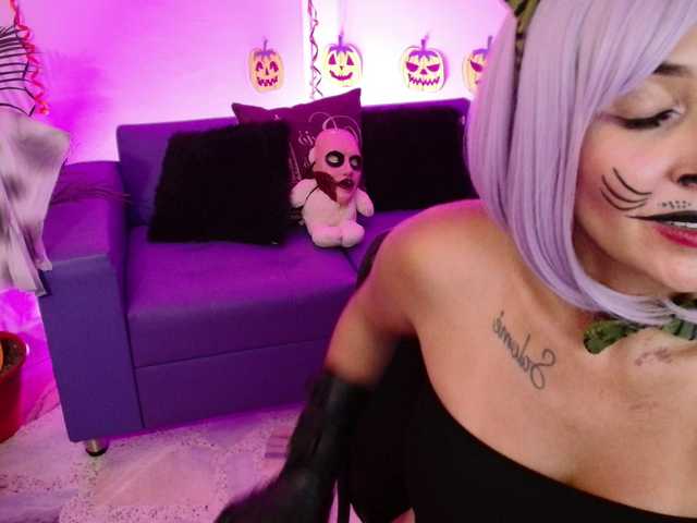 Fotografie nicole-saenz tits out 180 @remain #bigtits #bigclit #pvt dont forget to follow me guys