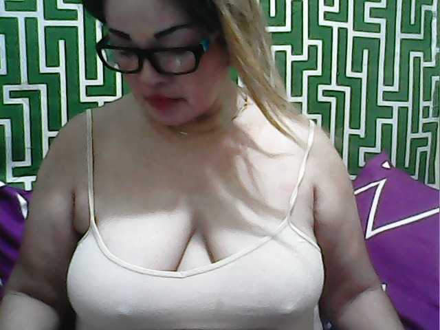 Fotografie Applepie69 hello welcome to my room please help me token boobs 20 plus pussy 30 ass 40 nakec 50 show play pussy 100