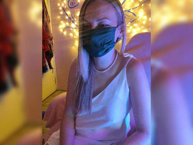 Fotografie Olenkinyskazk Welcome! Olya is here!! Glad 2 see u here)))Lovense is on (me) make me feel good: 10; 25; 50 n 55 and repeat)) Group is available; Toys in pvt))) Olya;s show: undress me all n use BodyLotion after @remain