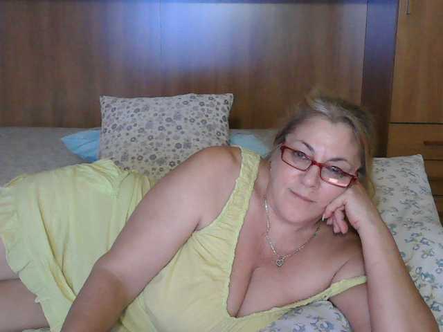 Fotografie Mary_sweet MATURE WOMAN(60 years-)#MILF#BIG TITS NATURAL#HAIRY PUSSY#SMOKER#Guys press on the heart from the right angle if you like me#C2C IN PRV,GROUP OR IN CHAT FOR 199TKS(5MIN)#PM20TKS