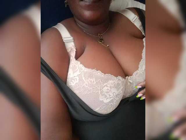 Screenshot di trasmissione Queenbigboobs
