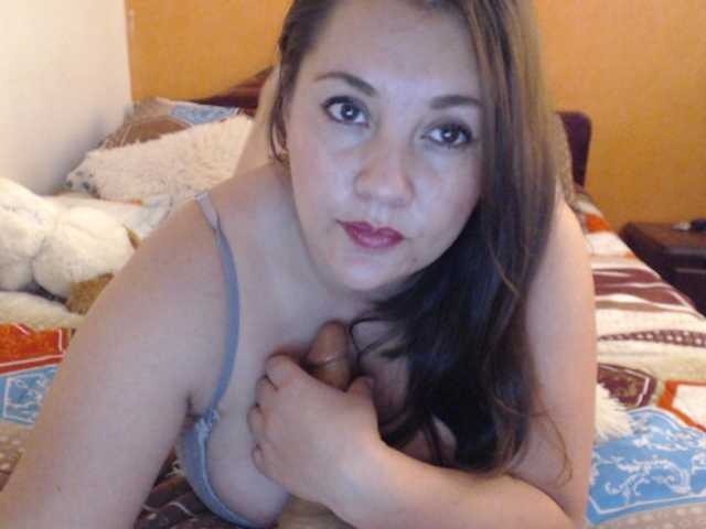 Fotografie MiladyEmma hello guys I'm new and I want to have fun He shoots 20 chips and you will have a surprise #bbw #mature #bigtits #cum #squirt