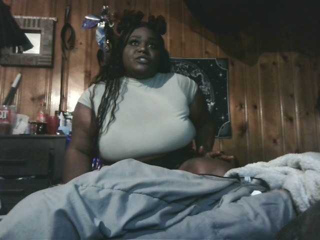 Fotografie QueenRaynexxx Hello Its A Place Fit 4 A Queen! Thick Chocolate GIRL RIGGHT HERE!!!