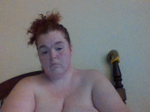 Fotografie rednecklady1 Its Monday, in Lockdown due to COVID, what yall doing.