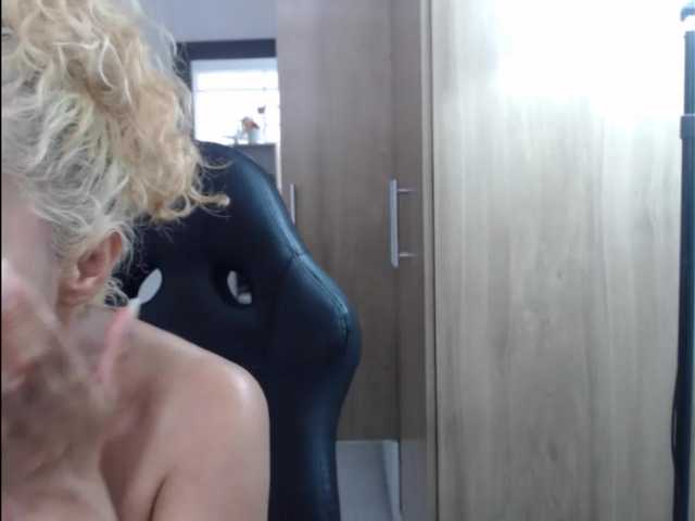 Screenshot di trasmissione RoxanaMilf