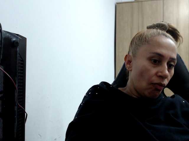 Screenshot di trasmissione RoxanaMilf