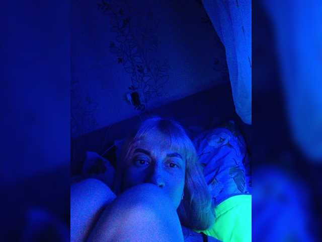 Fotografie RussiaBADGIRL I'm stupid wet bitch from Siberia. I want u to see my wild crazy strong orgasm when I smoking... I like it :) Give me a tokens please, I want you so much!!