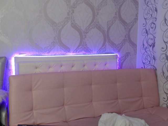 Fotografie sabrina-stone welcome to my room guys !!! When I meet the goal my pussy will be so creamy and squirt 2000 2000