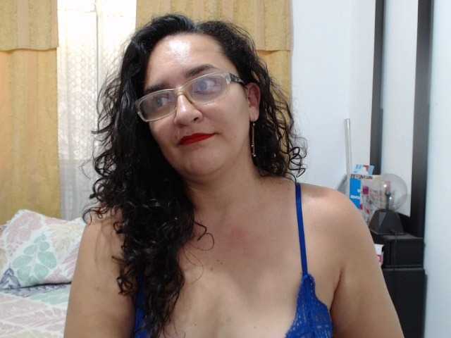 Fotografie SaimaJayeb Sound during the PVT or tkns show here !!!! I love man flirtatious and very affectionate *** Make me vibrate and my Squirt is ready for you ***#lovense #squirt #mature #hairy #anal #pvt