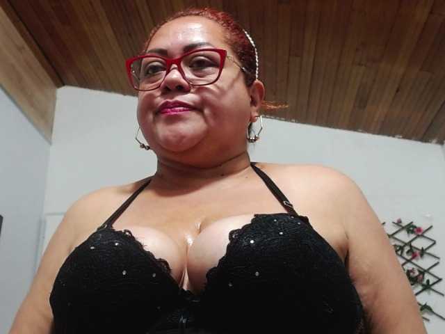 Fotografie Samantta-Jone Come and play with me sexy and hot #mature #bigboobs #milf #bbw #bigass MY GOALS IS: STREPTEASE