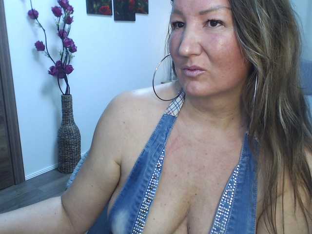 Fotografie SexyKelly78 FLASH..tits 30,pussy 40,ass 30 ,feet 20 ,get naked 70 :) if u like me : 20 :)))