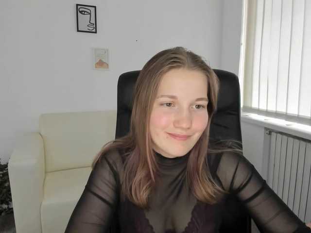 Fotografie Shinylola hello! i`m new one here! and I`m totally shy ♥ who wanna see my dance? or maybe strip in pvt? ehehe #new #teen #18