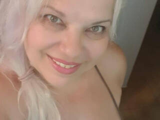 Chat video erotica SonyaHotMilf