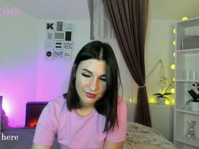 Fotografie SophiaLeone18 first day here I am Lara #18 #new #brunette #bisexual #dildo join me and let's f.ck