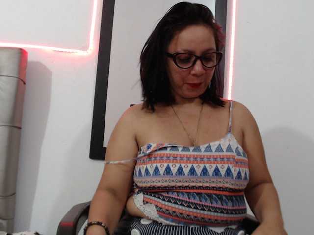 Fotografie Stefanycrazy lush,dommi2 tits(50) pussy(60) ass(70) :naked(100) :squirt(200) ) anal (250) :cum (pvt)