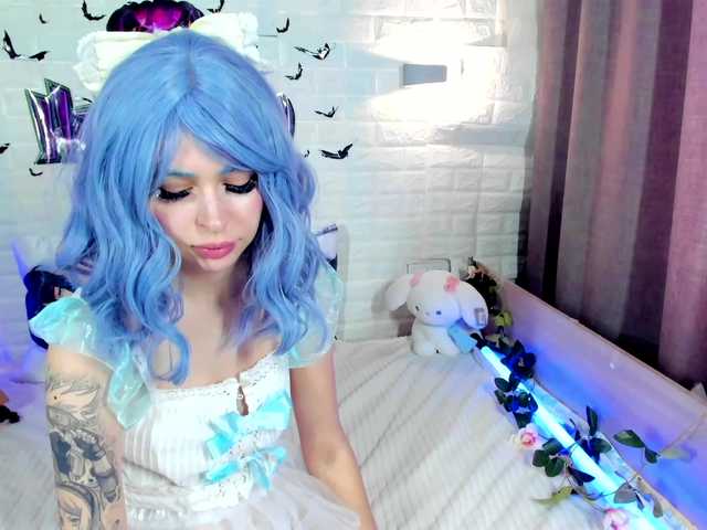 Fotografie Sweeety-pie cutiest anime girl is watching hentai right now!♥