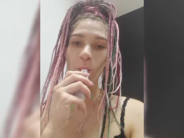 Screenshot di trasmissione TreshGirls