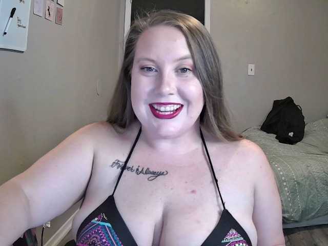 Fotografie VanessaSwayxoxo your favorite bbw reporting for duty! I can't wait to drain your balls. Help me get to my goal of 60,000 tokens by the 1st! Insta - vanessa_swayxoxo