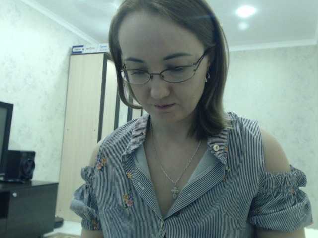 Fotografie viktoriyax I watch your camera for 21 tokens, listen to music for 10 tokens, and also go to ***ping, groups and private. Tips are welcome. Also put the Love of visitors!