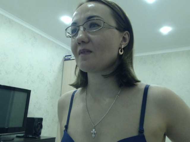 Fotografie viktoriyax I watch your camera for 21 tokens, listen to music for 10 tokens, and also go to ***ping, groups and private. Tips are welcome. Also put the Love of visitors!