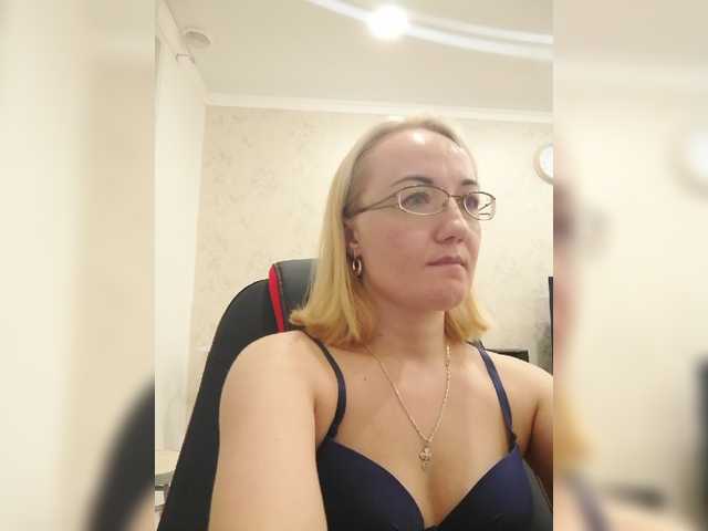 Fotografie viktoriyax I watch your camera for 21 tokens, listen to music for 10 tokens, and also go to ***ping, groups and private. Tips are welcome. Also put the Love of visitors!