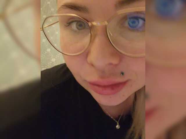 Screenshot di trasmissione YourFunnyBlondiee